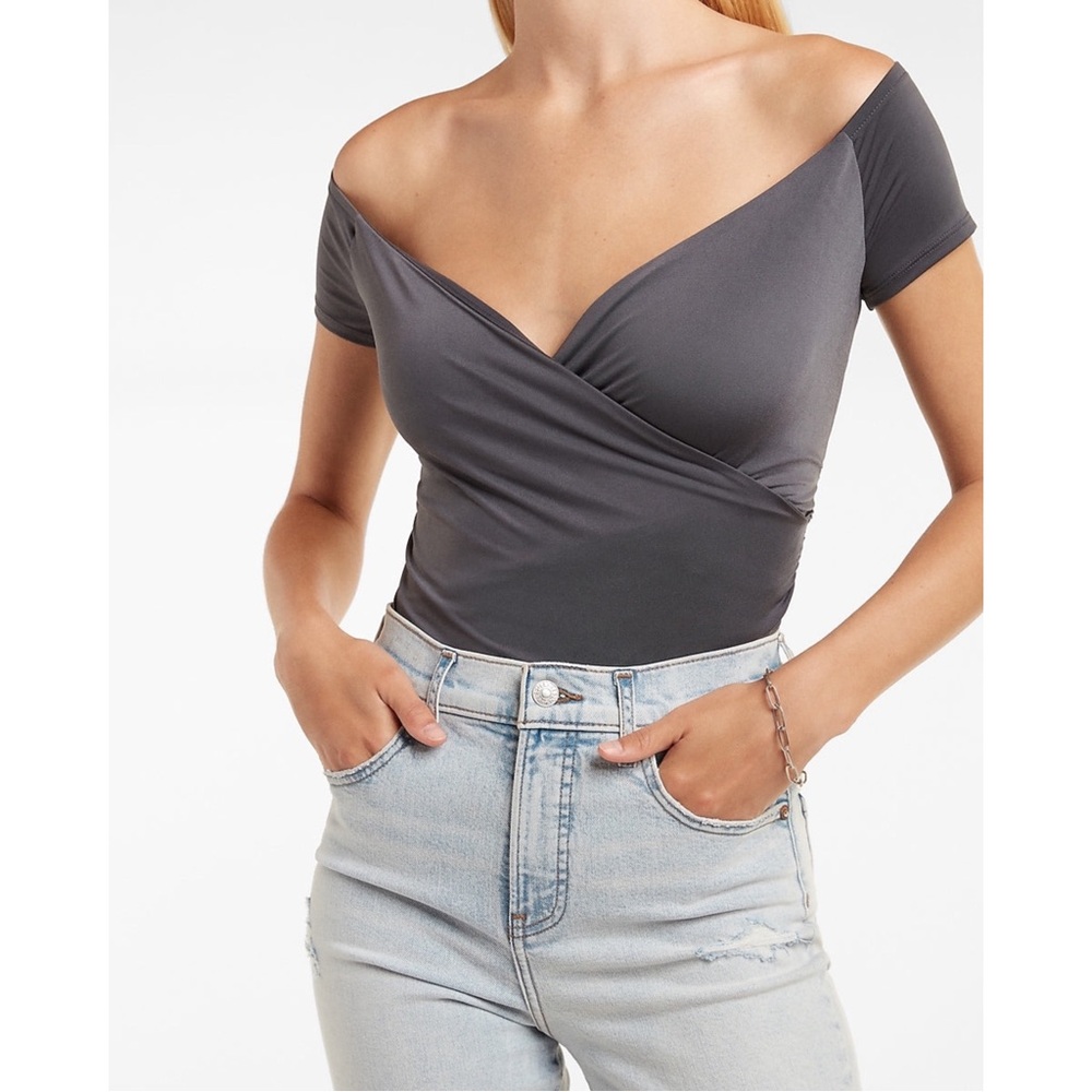 EXPRESS Body Contour Silky Double Layer Off The Shoulder Ruched Tee